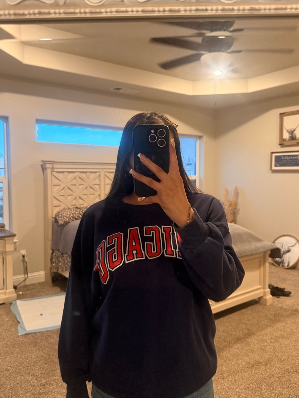 navy blue oversized sweatshirt with chicago in red & white